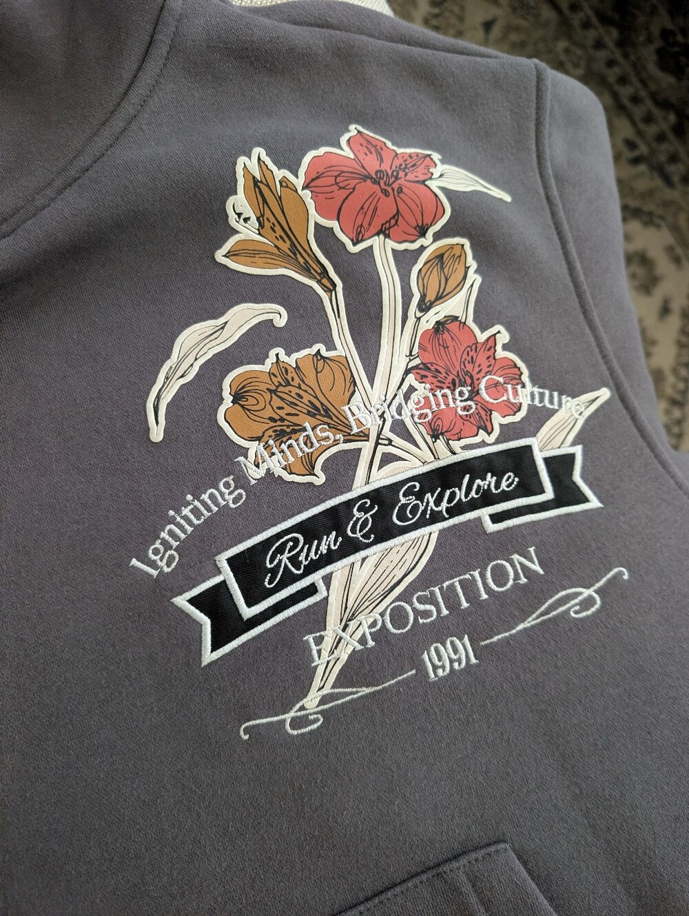 Smoke Rise Run & Explore Grandeur Clubhouse Hoodie Size L - Picture 6 of 11